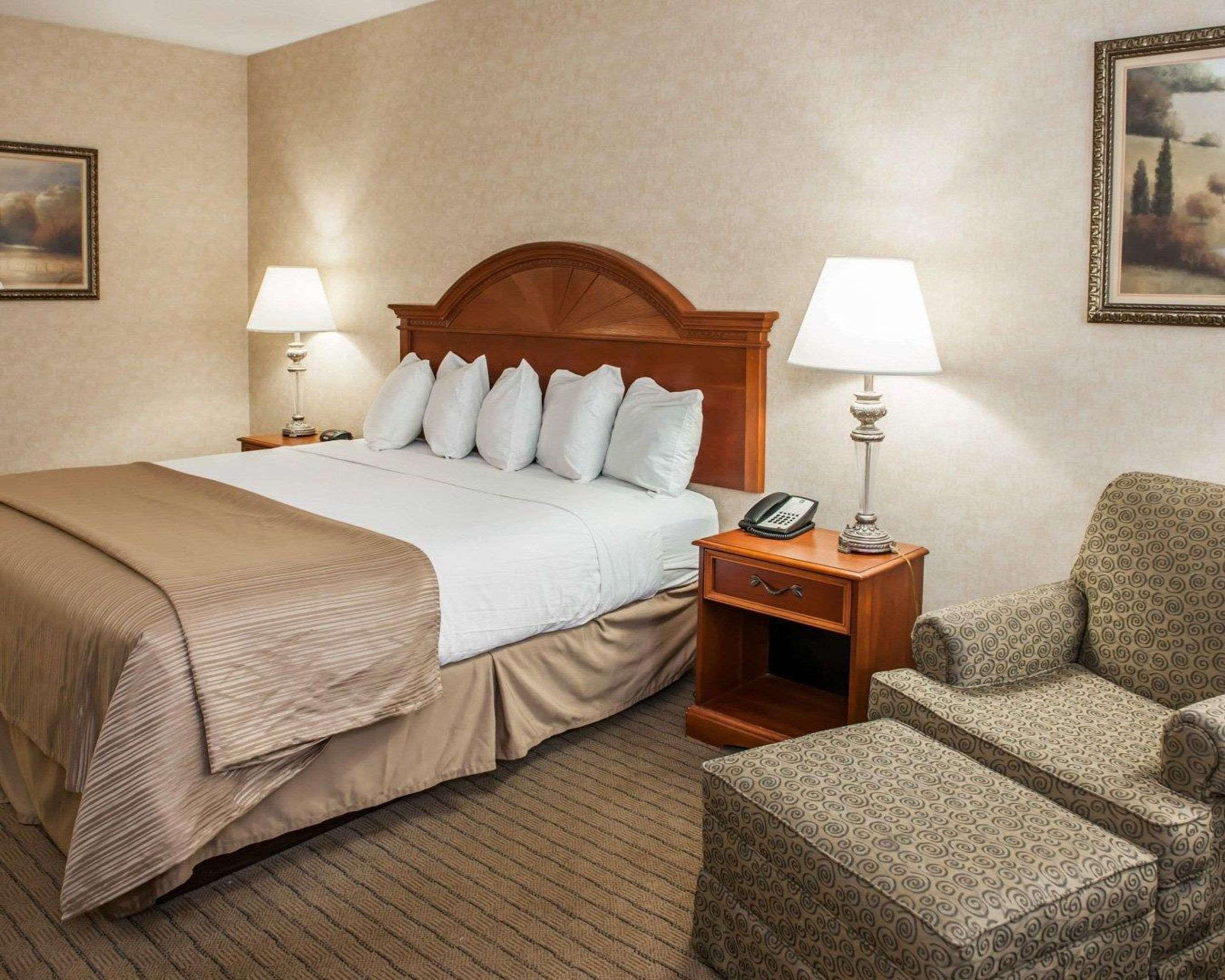 Quality Inn Castleton Eksteriør bilde