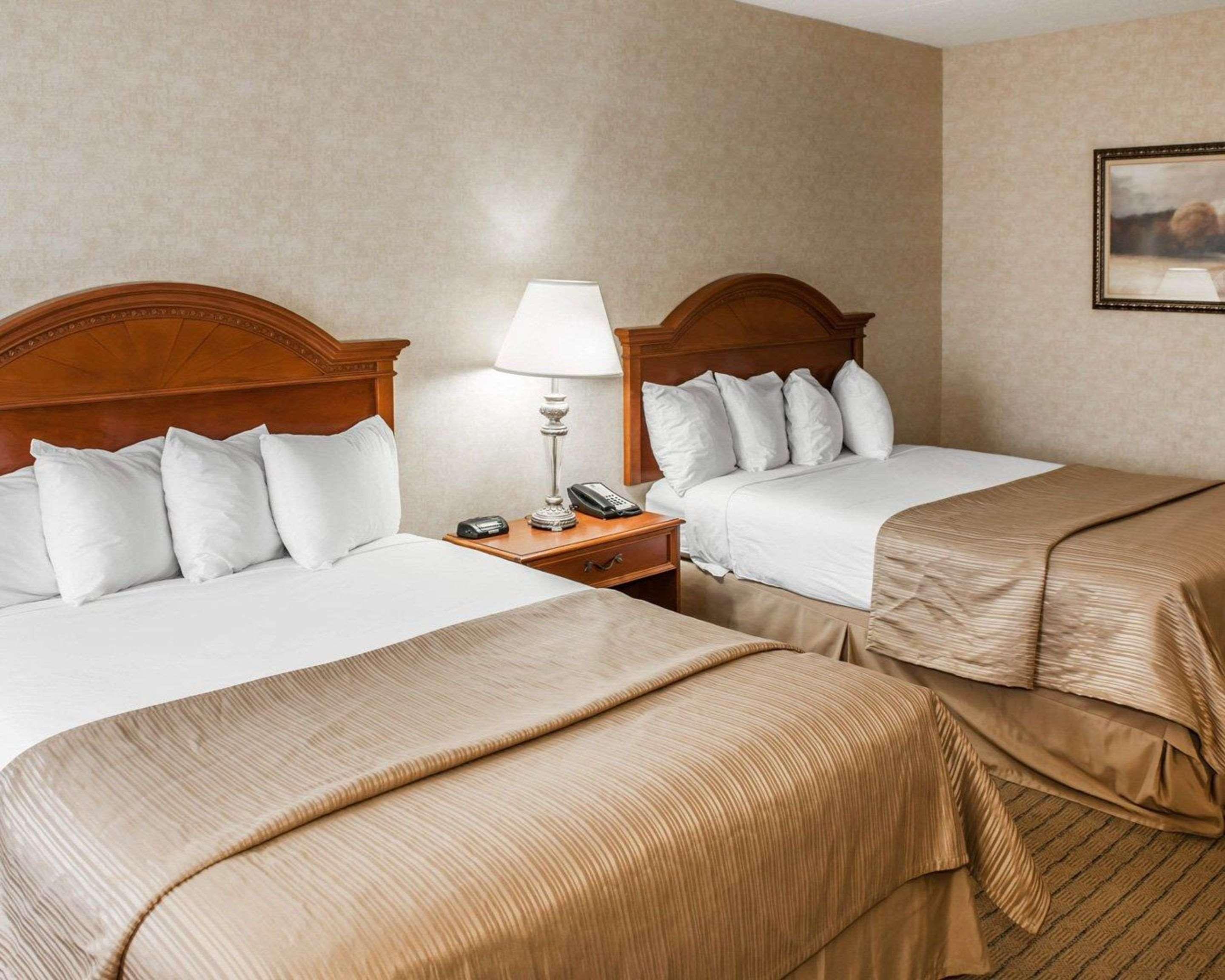 Quality Inn Castleton Eksteriør bilde