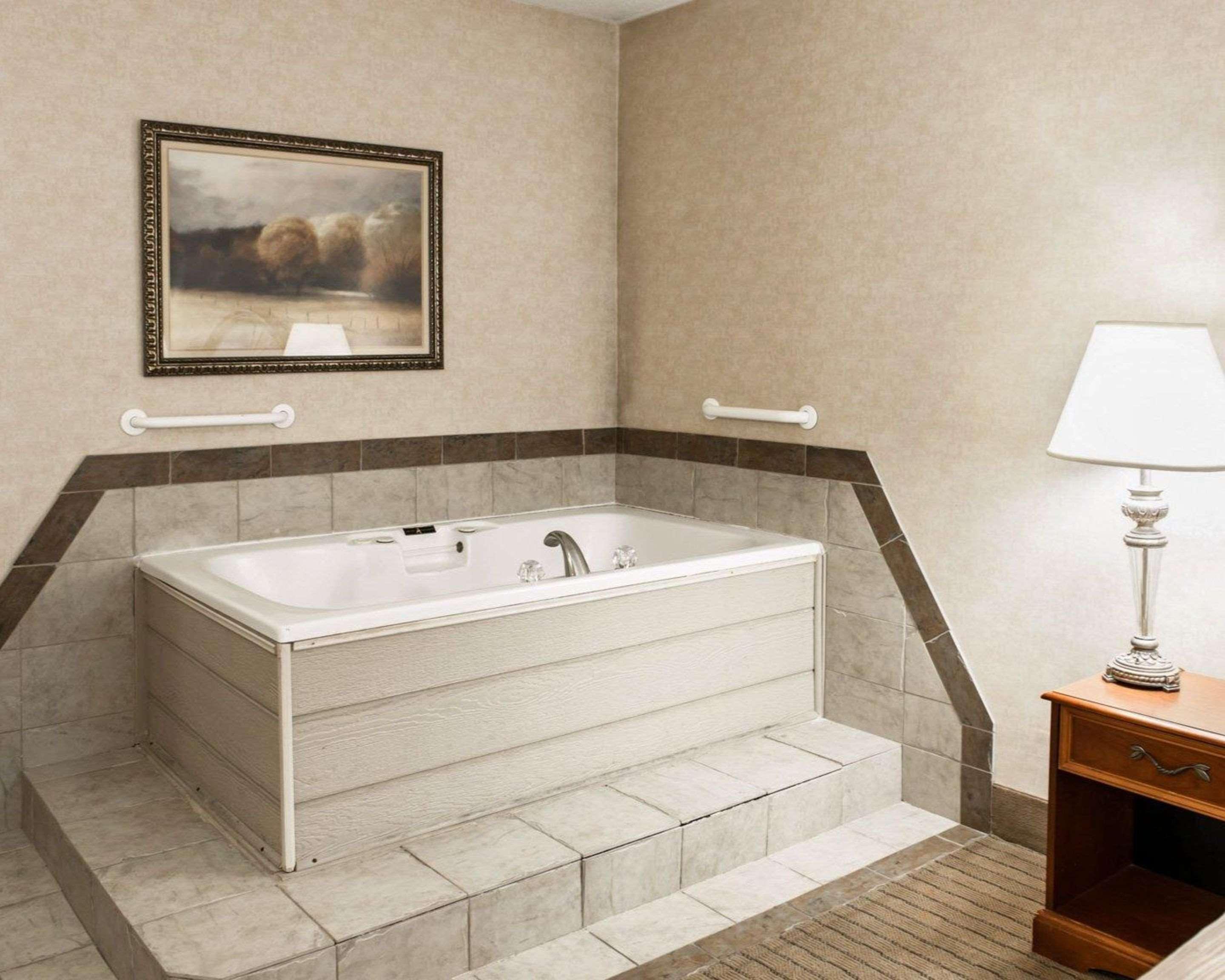 Quality Inn Castleton Eksteriør bilde