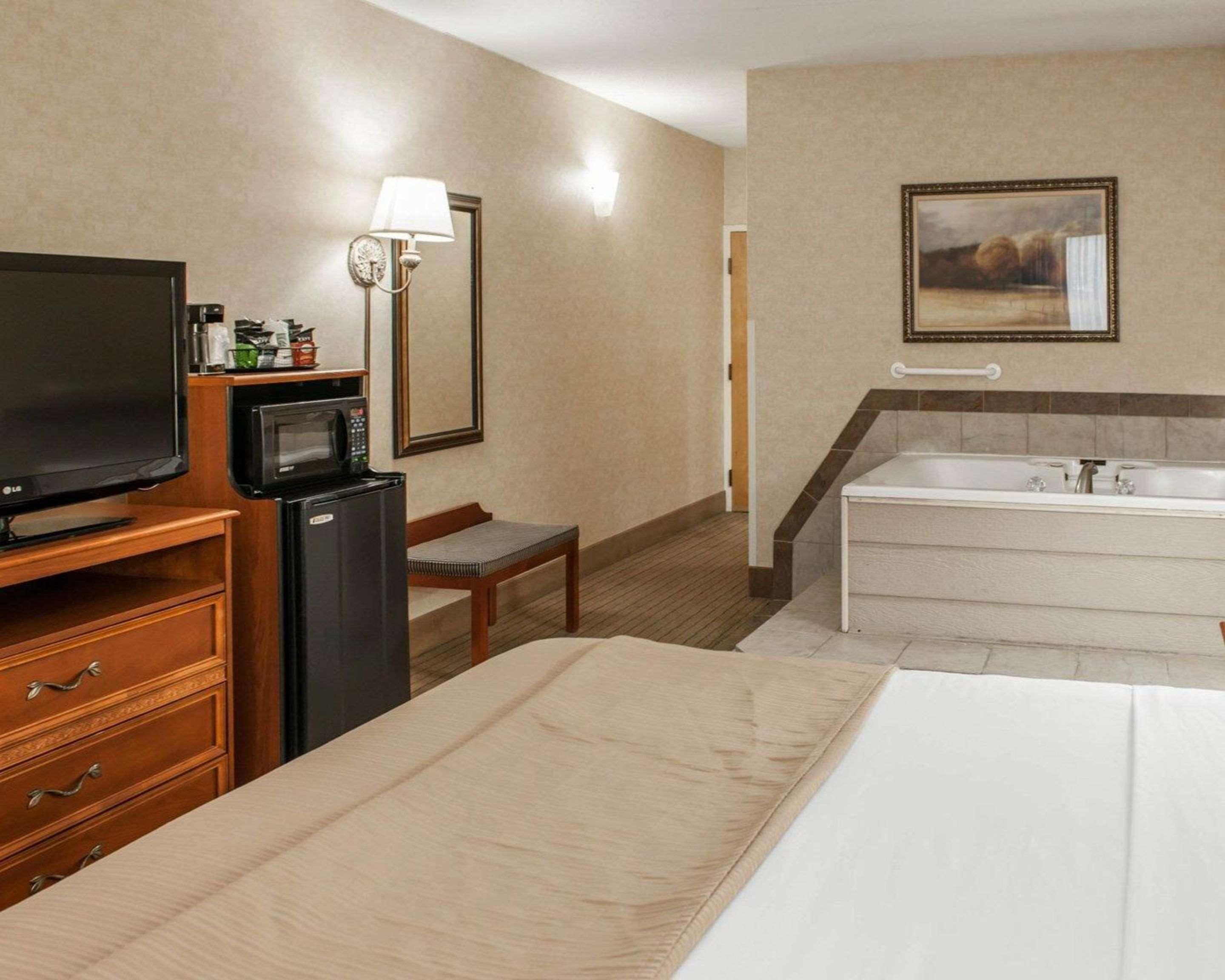 Quality Inn Castleton Eksteriør bilde
