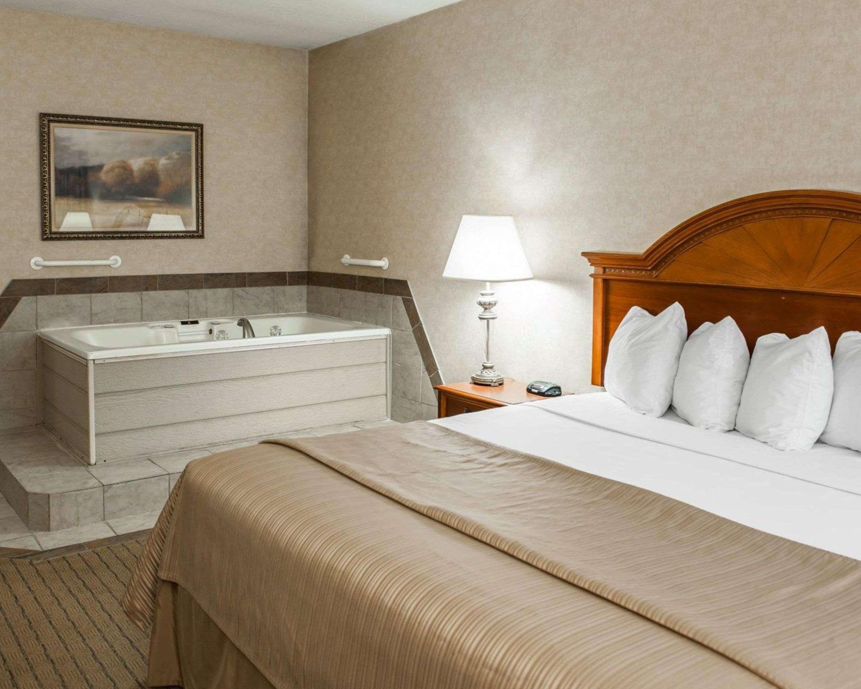 Quality Inn Castleton Eksteriør bilde