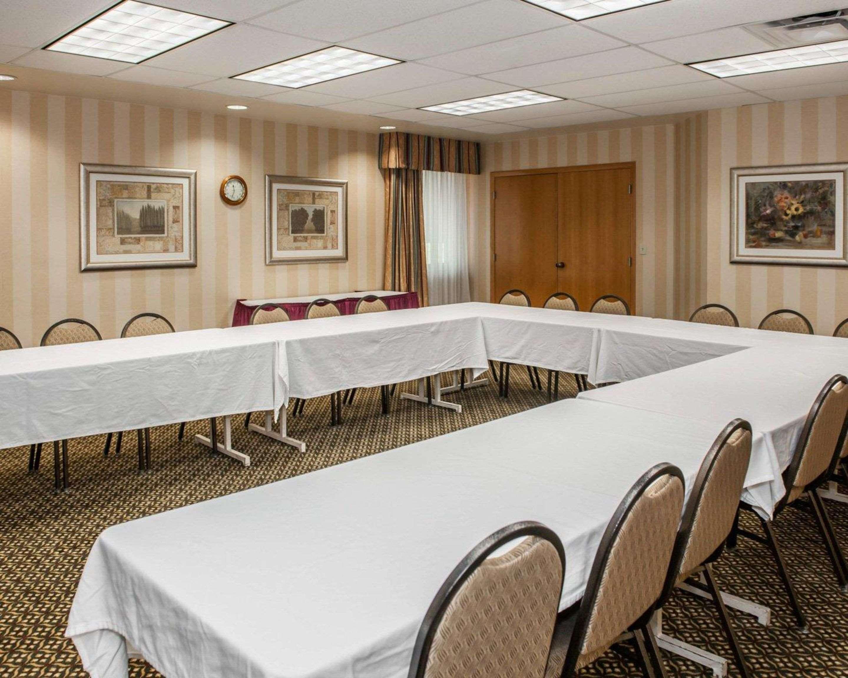 Quality Inn Castleton Eksteriør bilde