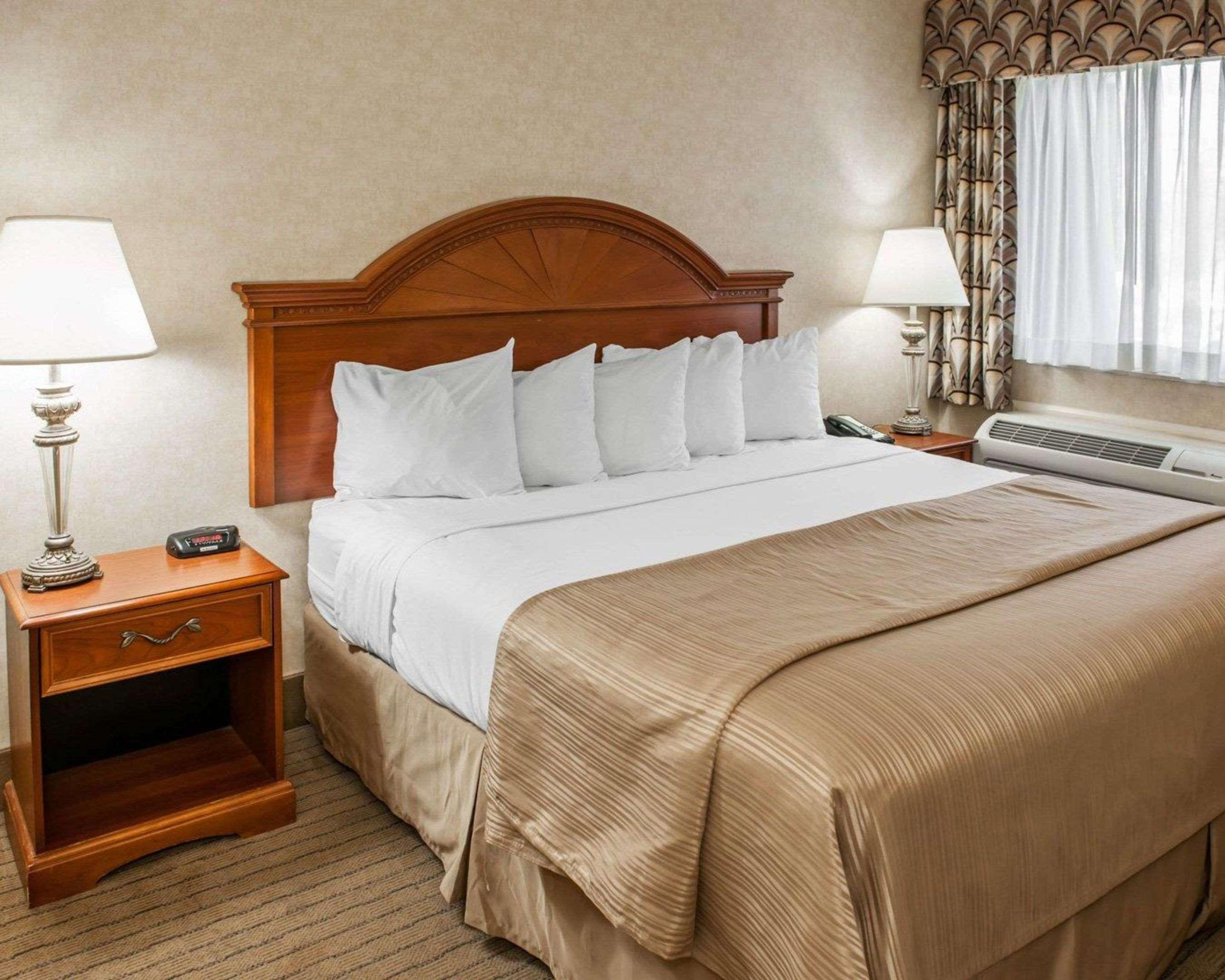 Quality Inn Castleton Eksteriør bilde