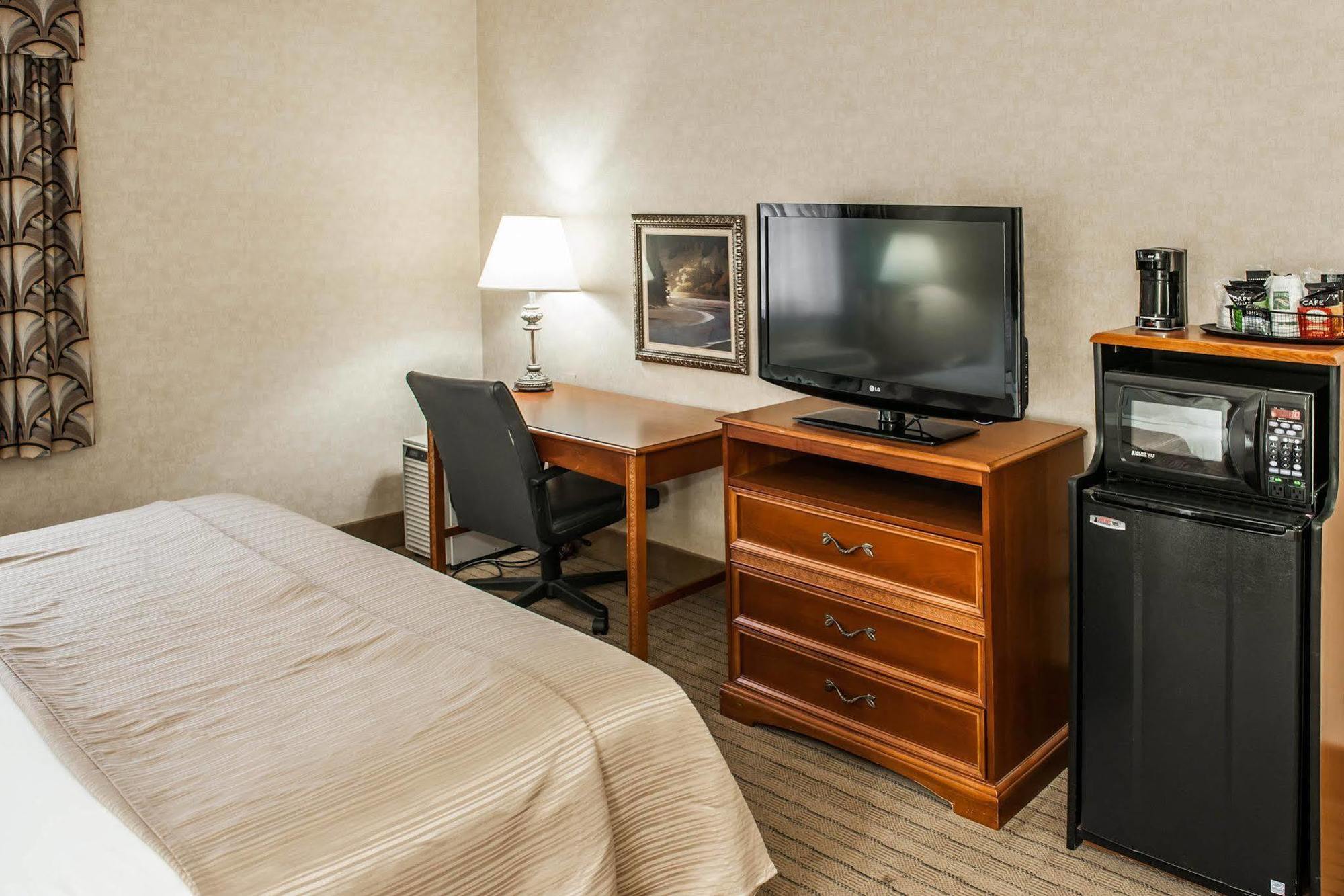 Quality Inn Castleton Eksteriør bilde