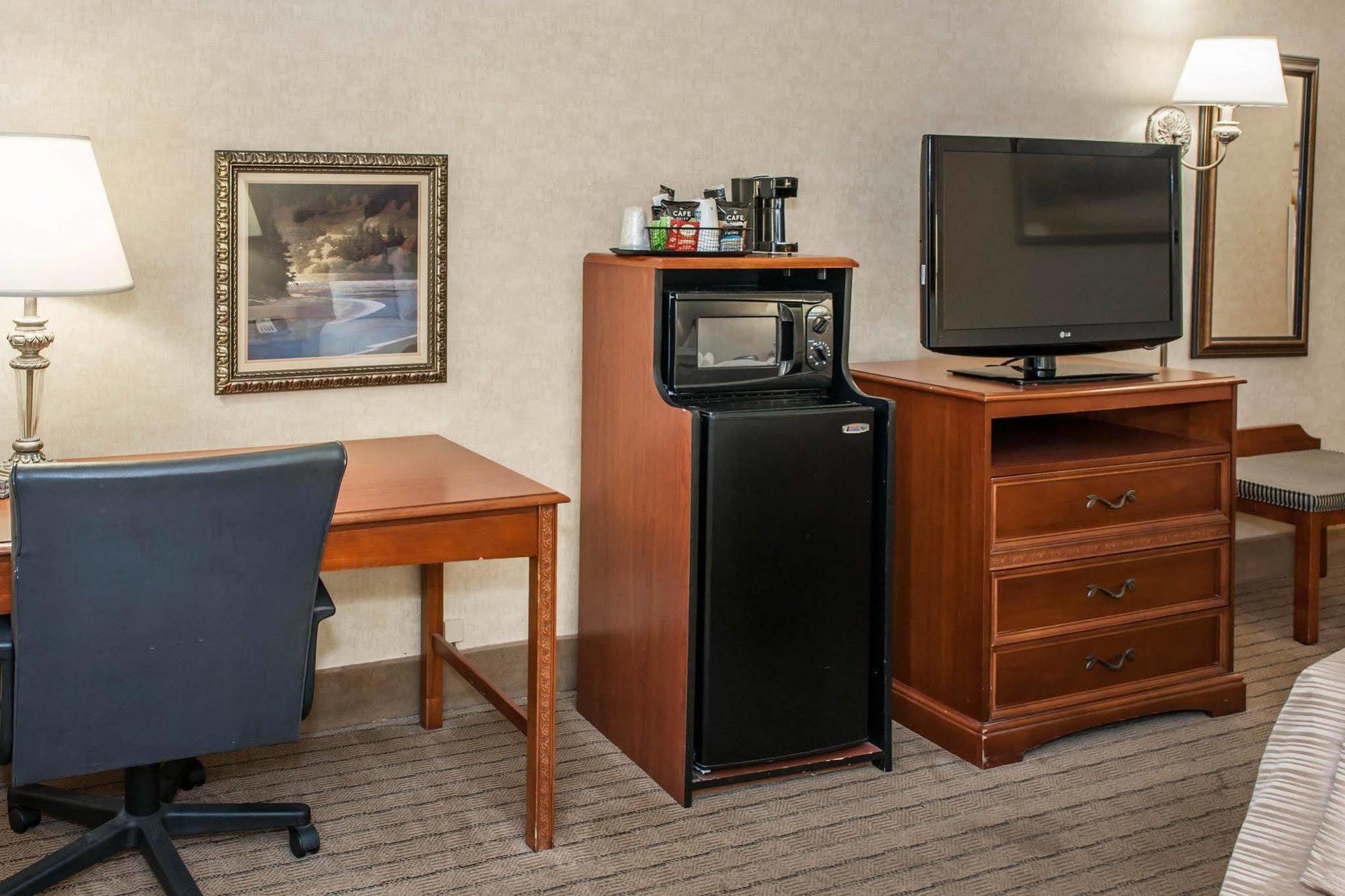 Quality Inn Castleton Eksteriør bilde