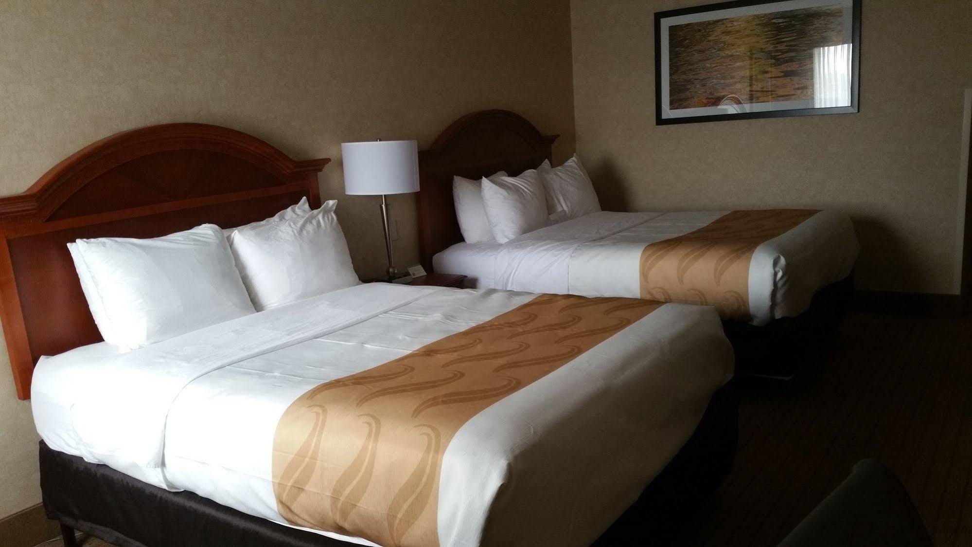 Quality Inn Castleton Eksteriør bilde
